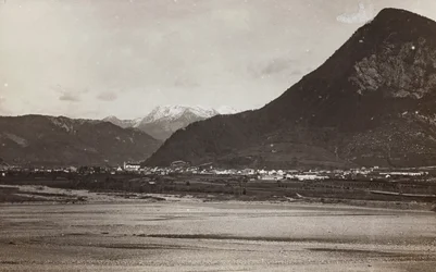 Album "Meine Weltkriegs-Erinnerungen Südwestfront (Kärnten, Italien, Südtirol) 31/03/1915-12/11/1918 - Josef Zohles Wien": Blick auf Tolmezzo (s/w Foto)