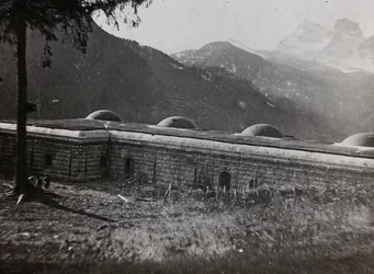 Album "Meine weltkriegs - Erinnerungen Südwestfront (Kärnten, Italien, Südtirol) 31/03/1915-12/11/1918 - Josef Zohles Wien": Italienische Festung