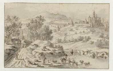 Gebirgige Landschaft mit einer Stadt auf einem Hügel