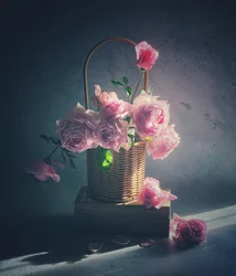 Korb mit Rosa Rosen