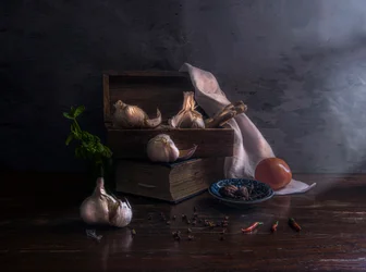 Rustikaler Knoblauch Stillleben