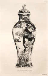 Geschichte der Keramikkunst: Eine beschreibende und philosophische Studie der Töpferei aller Zeiten und Nationen: Japan: Chrysanthemo-Paeonian Familie. -Krug, "Potiche," mit dem Hund von Fo und einem Karpfen, der aus dem Wasser springt (Platte III)