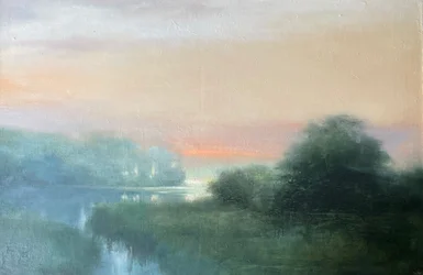 Nebliger Fluss Morgendämmerung