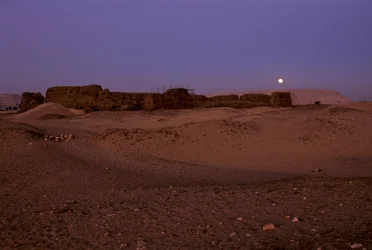 Vollmond über Shunet von Khasekhemuy, Abydos, Ägypten, 2005
