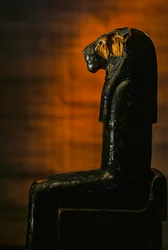 Statue der Löwengöttin, Amenhotep II; Löwengöttin; KV 35; Holz