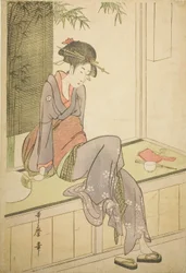 Frau, die auf der Veranda sitzt