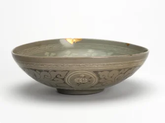 Schale mit Kranichen und Wolken, ca. 1150-1200 (celadonglasiertes Steinzeug)