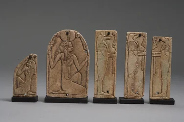 Plaketten von Maat, Nephthys und den Söhnen des Horus, Spätzeit