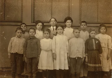 Eine Gruppe von Einwandererkindern an der Washington School in Boston, Massachusetts