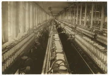 Kinder arbeiten im Spinnraum der Cornell Mill, Fall River, Massachusetts, 1912