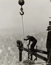 Hoch auf dem Empire State Building, N.Y.