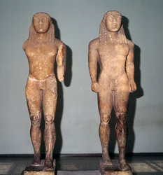 Marmorstatue der Brüder Kleobis und Biton, griechische Zivilisation, 6. Jahrhundert v. Chr.