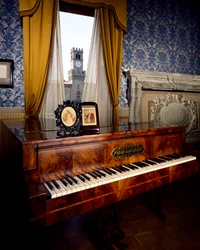 Klavier im Wohnzimmer des Palazzo Barezzi, Busseto, Emilia-Romagna, Italien