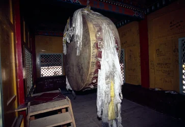 Gebetsrad im Ganden Sumtseling Kloster in Shangri-La, auch bekannt als Zhongdian oder Gyalthang, Yunnan, China