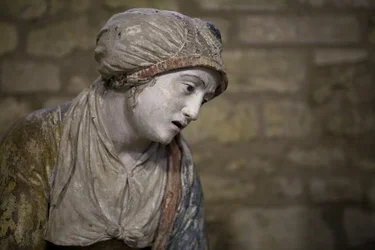 Heilige Frau mit Haube (bemalter Stein)
