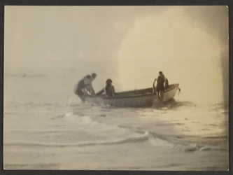 [Boot auf Wasser]