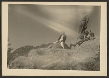 Figuren auf Felsen