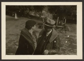 [Fleckenstein und Frau]