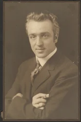 Porträt eines Mannes mit Zigarre