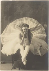 [Junge Ballerina mit Feenflügeln]