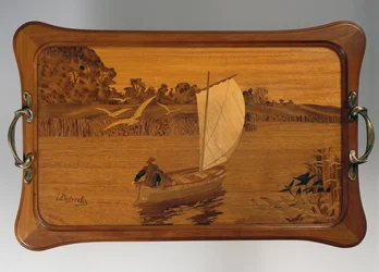 Tablett mit Seeszene, von Louis Majorelle, Holz, Frankreich, 20. Jahrhundert