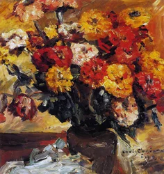 Zinnien in einer Vase