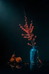 Herbstbeeren, blaue Vase