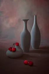 Elegantes Stillleben mit Kirschen