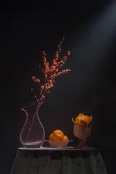 Stillleben mit Orangen und Beeren