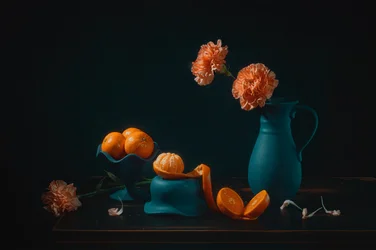Leuchtendes Stillleben mit Orangen