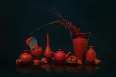 Leuchtend rotes Stillleben