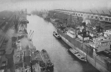 Ein großer Hafen im Norden, vierunddreißig Meilen vom Meer entfernt und doch ein Hafen, ca. 1935