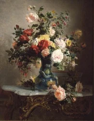Vase mit Rosen und anderen Blumen