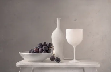 Minimalistische Trauben und Wein