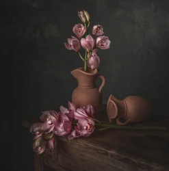 Stimmungsvolles Rosa-Orchideen-Stillleben