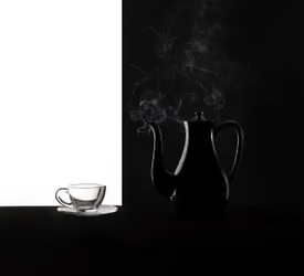 Dampfender Kaffee Kontrast