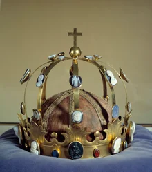Als Krone Karls des Großen bekannte Krone, die für die Krönung von Kaiser Napoleon I. (1769-1821) verwendet wurde, gefertigt von Martin Guillaume (Martin-Guillaume) Biennais (1764-1843), aus Gold und mit Kameen verziert