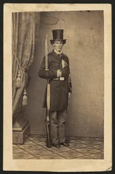 James Henry Lane (1814-1866), Politiker und Anführer der Free State Party von Kansas, Ganzkörperporträt mit Gewehr (Sepia-Foto)