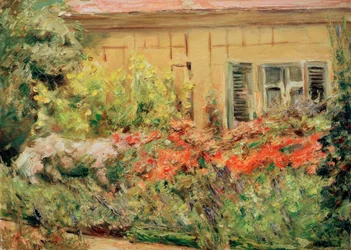 Wannseegarten. Blumenstauden am Gärtnerhäuschen nach Norden