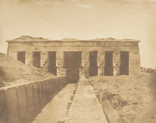Fassade des Tempels von Athor in Dendéra Tentyris, 1849-50
