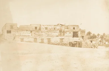 Wohnung der Besatzung der Luxor-Barke, gebaut auf der Terrasse des Palastes, 1849-50