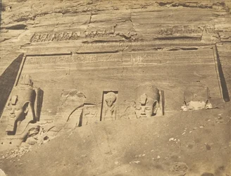 Vue de la façade du Spéos de Phré, à Abousembil, März 1850
