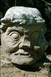 Steinskulptur des Kopfes eines alten Mannes, genannt der Alte von Copán, Tempel 11
