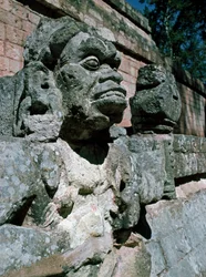 Steinskulpturen - Tempel 11