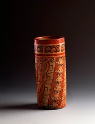 Polychromer zylindrischer Tonvase. Aus Tikal