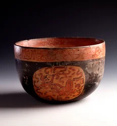 Präkolumbische Kunst, Maya-Zivilisation, späte klassische Periode: Polychrome Tonschale