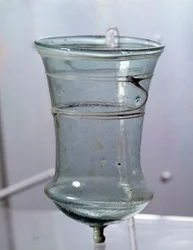 Merowingische Kunst: Glas. Gallien, 6. Jahrhundert. Nationalmuseum für Archäologie in Saint-Germain-en-Laye