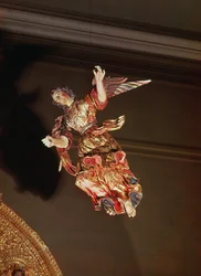 Ein Engel über dem Altarbild der Kapelle von St. Joseph