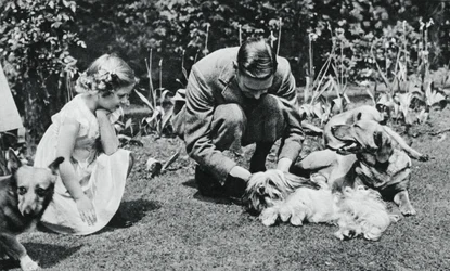 König Georg VI. und Prinzessin Margaret Rose, 1937