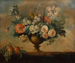Rosen, Tulpen, Nelken und andere Blumen in einer Urne